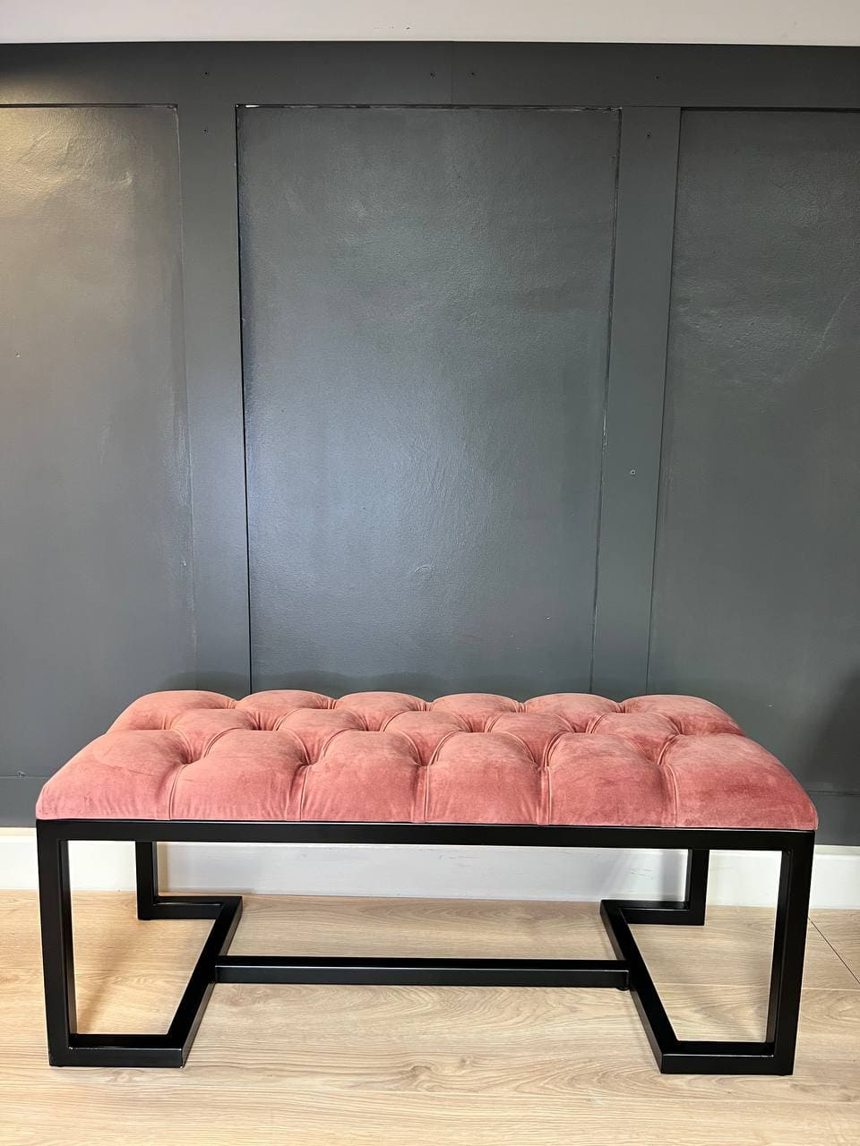 Metal-Framed Bench 100x40cm – Rose Pink Velvet & Black Frame