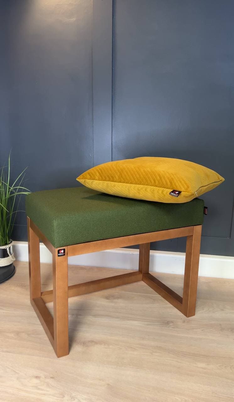 Wooden-Framed Velvet Bench 60x40cm – Green Elegance