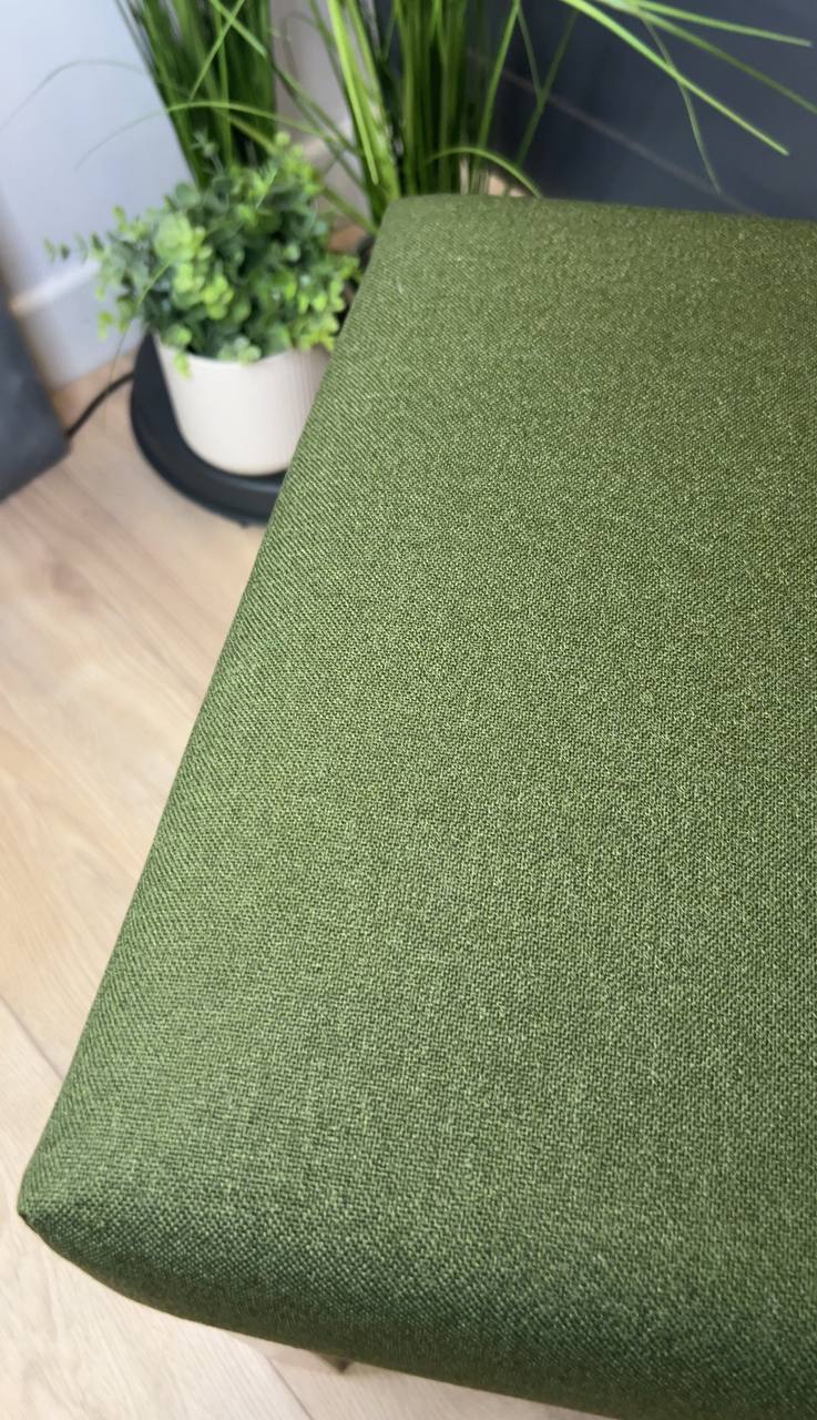 Wooden-Framed Velvet Bench 60x40cm – Green Elegance