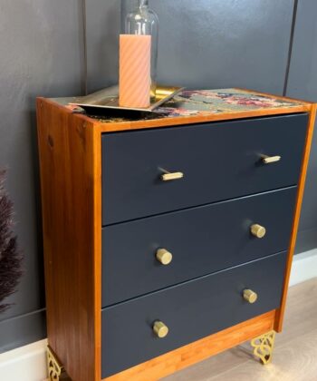 Vintage Chic Three-Drawer Chest 62x30x82