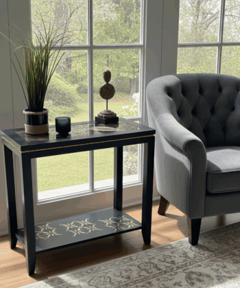 Baroque Elegance Side Table – Black and Gold Baroque Accent