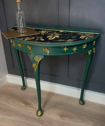 Golden Leaves Console Table – Elegant Green