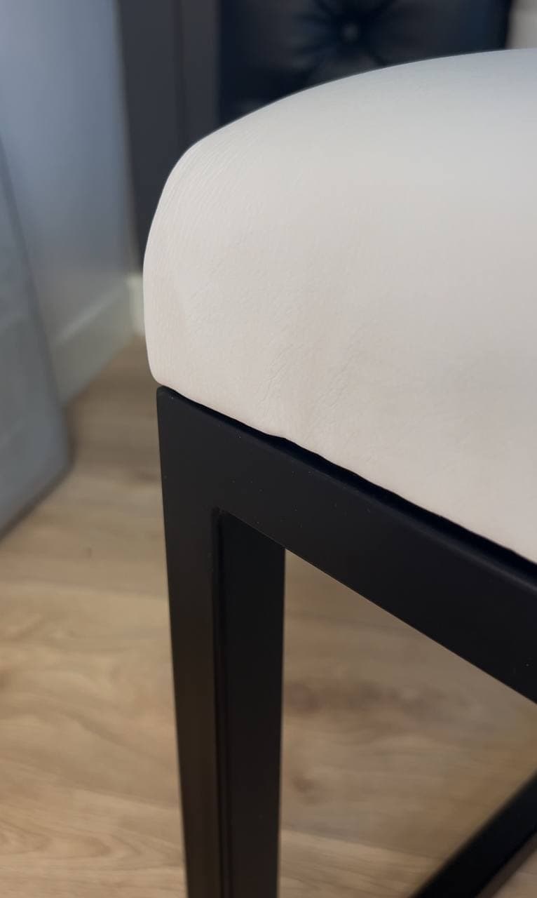 White Tufted Loft Bench 140x40cm - Industrial Design