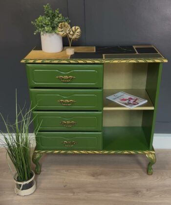 Sophisticated Green Console Table for Modern Interiors