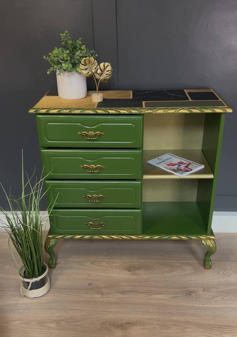 Sophisticated Green Console Table for Modern Interiors