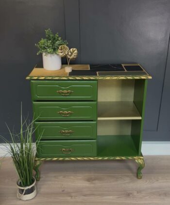 Sophisticated Green Console Table for Modern Interiors