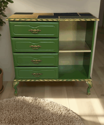 Sophisticated Green Console Table for Modern Interiors