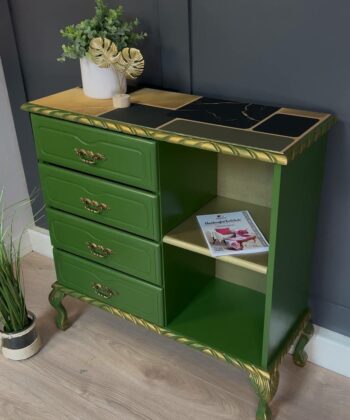 Sophisticated Green Console Table for Modern Interiors