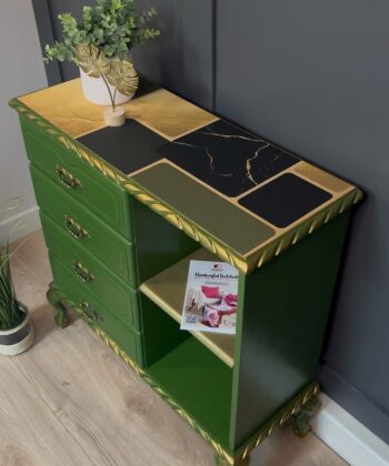 Sophisticated Green Console Table for Modern Interiors