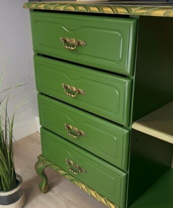 Sophisticated Green Console Table for Modern Interiors