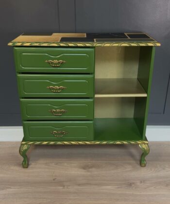 Sophisticated Green Console Table for Modern Interiors