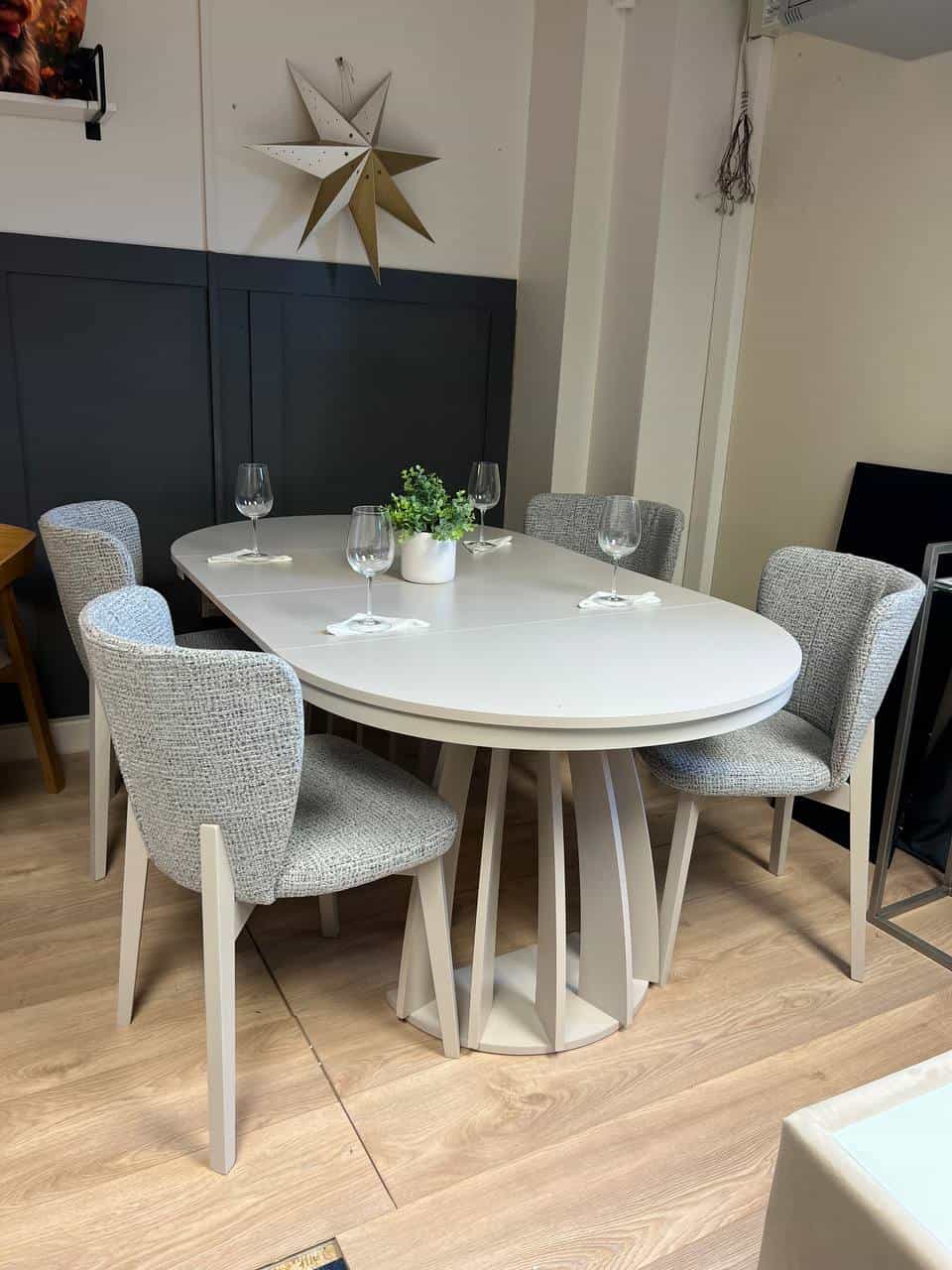 Axis Extendable Dining Table – Cashmere, 100–180cm