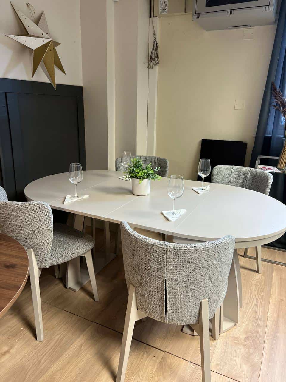 Axis Extendable Dining Table – Cashmere, 100–180cm