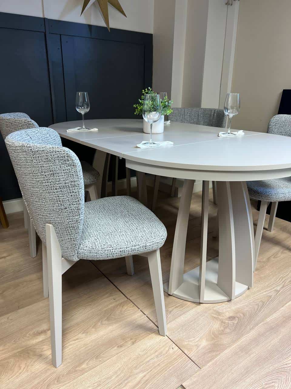 Axis Extendable Dining Table – Cashmere, 100–180cm