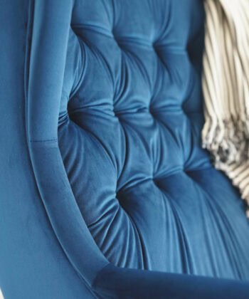 Midnight Regal Wingback Chair – Navy Velvet Scandinavian Uszak Lounge