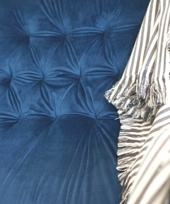 Midnight Regal Wingback Chair – Navy Velvet Scandinavian Uszak Lounge