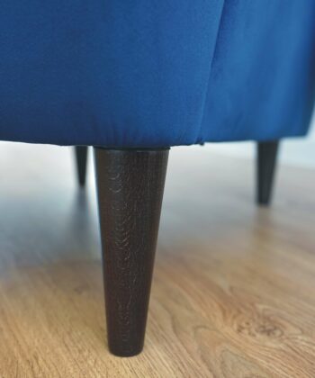Midnight Regal Wingback Chair – Navy Velvet Scandinavian Uszak Lounge
