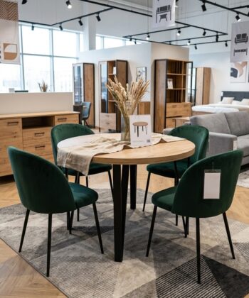 Vesta Round Extendable Dining Table (Ø 80 / Ø 90 / Ø 100 cm — Extends to 130–200 cm) Wotan Oak Laminate, Matte Black Steel Base