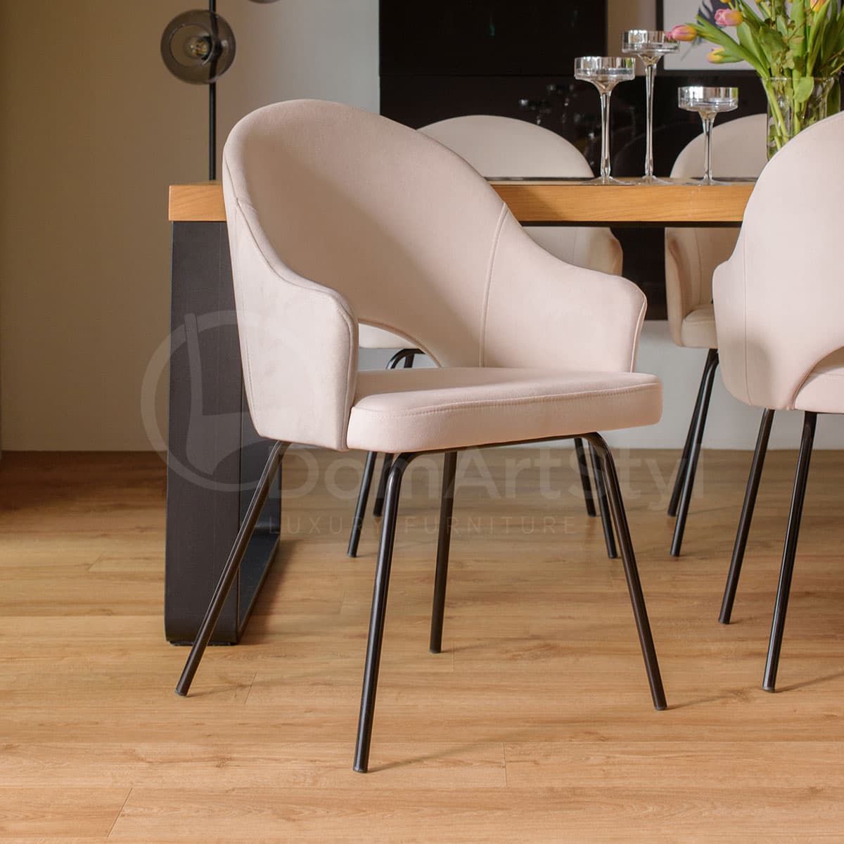 1-loftowy-fotel-do-jadalni-kremowy-barro-ideal-black.jpg