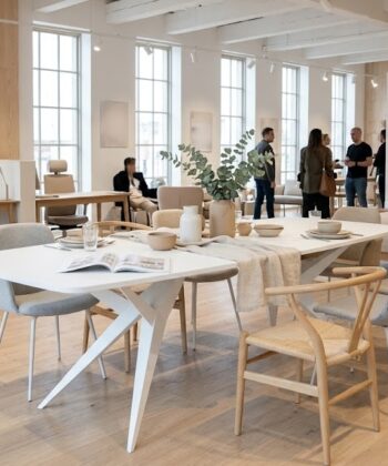 TRENTINO Industrial Extending Dining Table in Oak Laminate with Spider Base (160-236 × 90 × 76 cm)