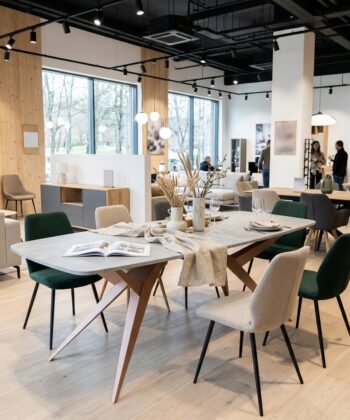 TRENTINO Extending Oval Dining Table in Premium Laminate with Spider Metal Base (160-236 × 90 × 76 cm)
