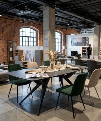 TRENTINO Industrial Extending Dining Table in Oak Laminate with Spider Base (160-236 × 90 × 76 cm)