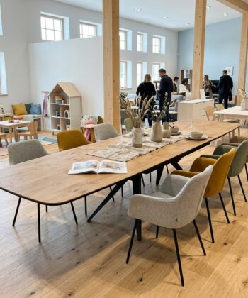 TRENTINO Industrial Oak Extending Dining Table with Matte Black Steel Base (180-480 × 100 × 76 cm)