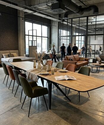 TRENTINO Industrial Oak Extending Dining Table with Matte Black Steel Base (180-480 × 100 × 76 cm)