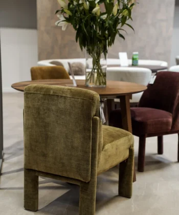 PANAREA Upholstered Dining Chair with Fully Wrapped Geometric Legs (58 × 71 × 81 cm)