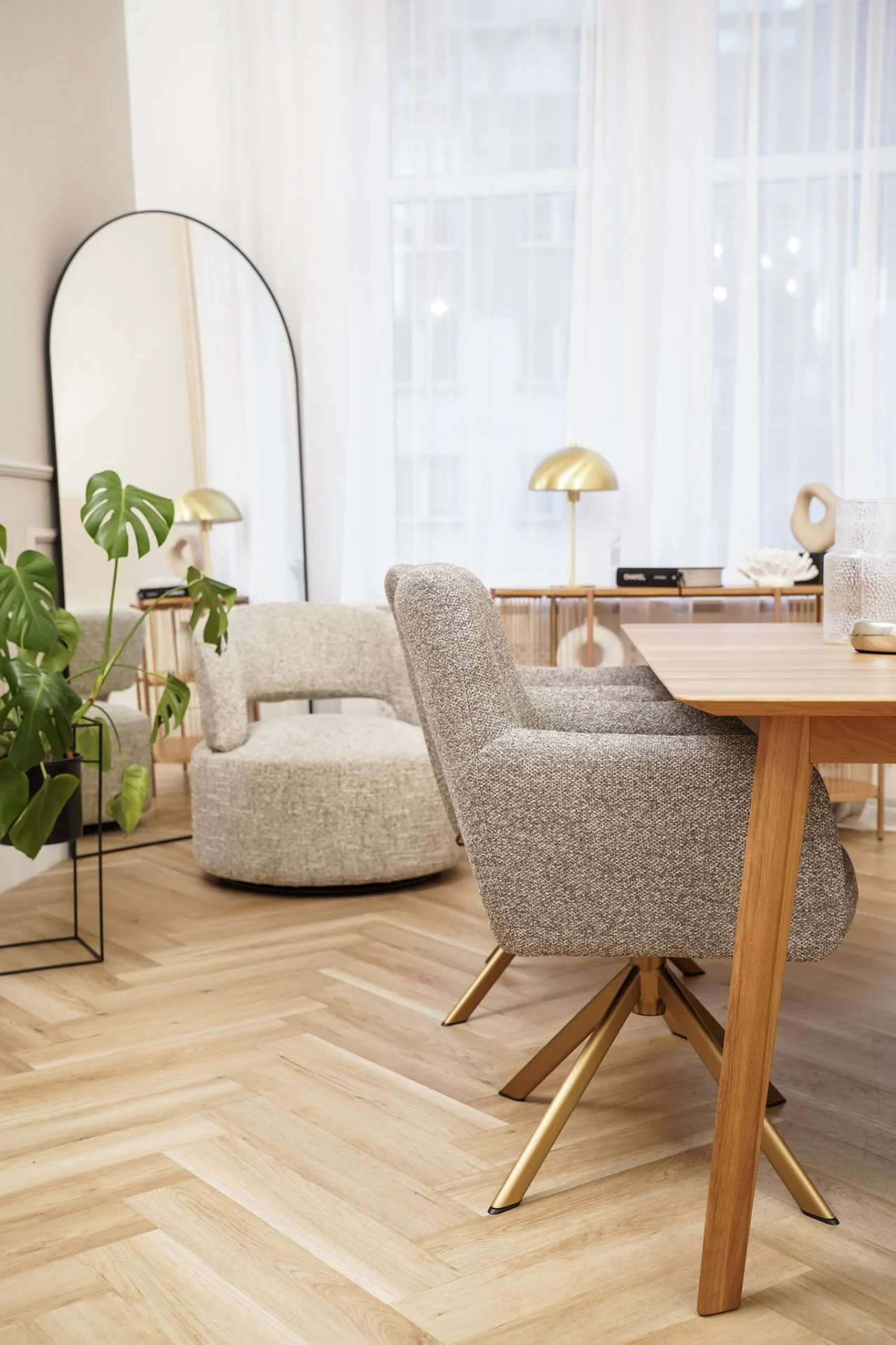 VERNAZZA Upholstered 360° Swivel Dining & Office Armchair (61 × 61 × 89 cm)