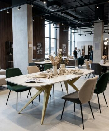 TRENTINO Extending Oval Dining Table in Premium Laminate with Spider Metal Base (160-236 × 90 × 76 cm)