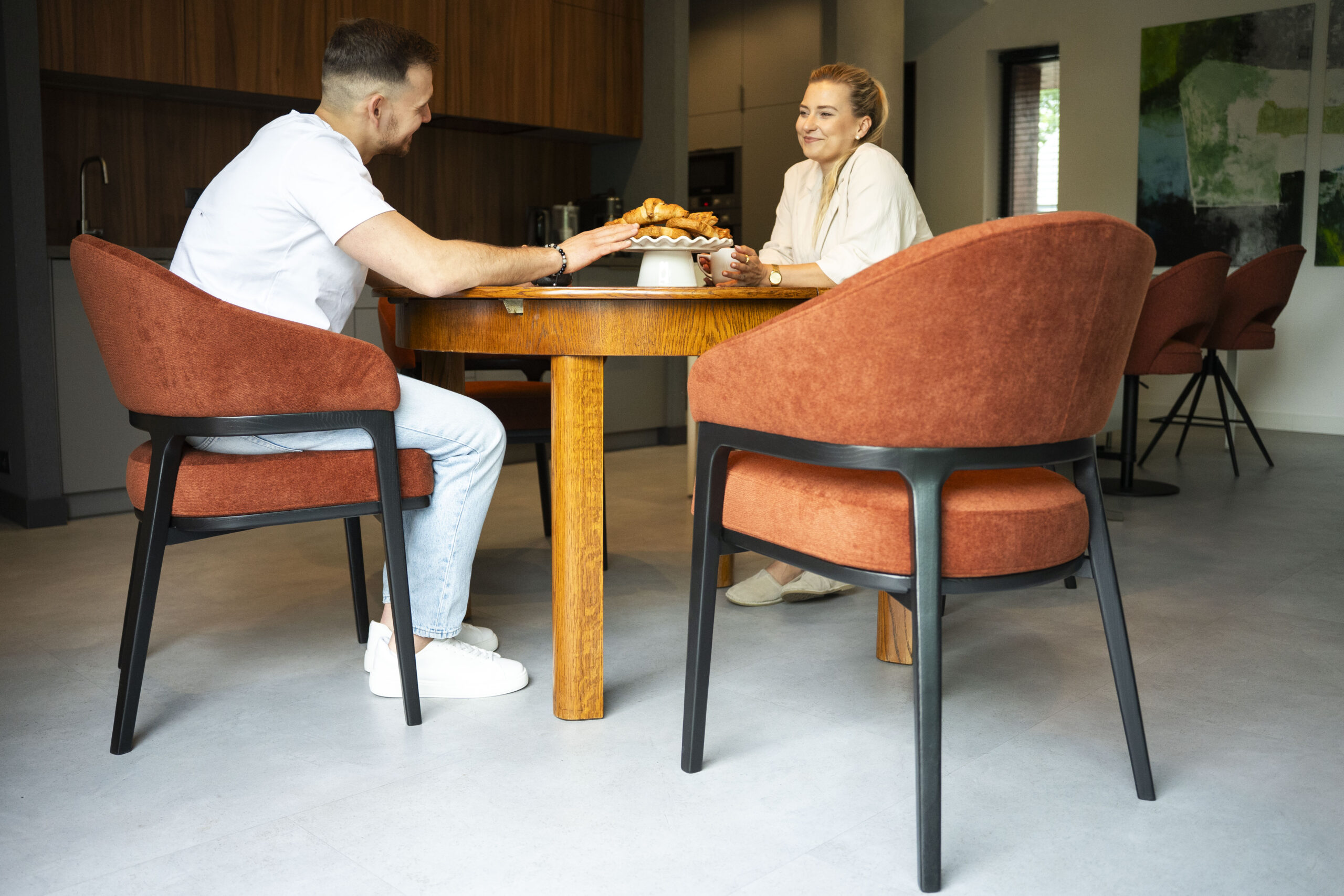 AMALFI Cream Textured Wave Dining Chair with Solid Walnut Frame (61 × 61 × 87 cm)