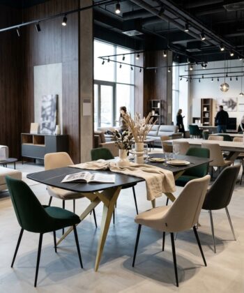 TRENTINO Extending Oval Dining Table in Premium Laminate with Spider Metal Base (160-236 × 90 × 76 cm)