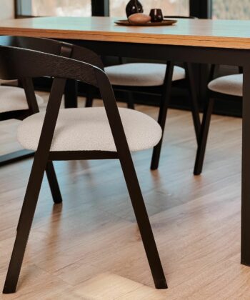 Noir Oak Upholstered Dining Chair – Beige Chenille Seat with Armrests (56 × 58 × 81 cm)
