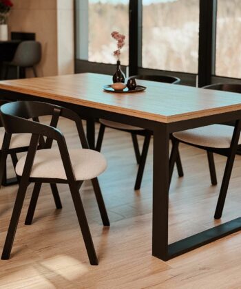 Noir Oak Upholstered Dining Chair – Beige Chenille Seat with Armrests (56 × 58 × 81 cm)