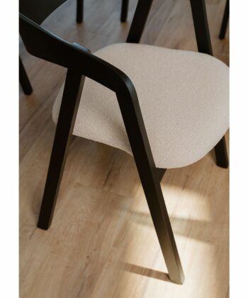 Noir Oak Upholstered Dining Chair – Beige Chenille Seat with Armrests (56 × 58 × 81 cm)
