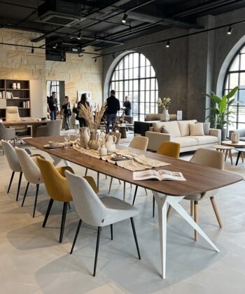 TRENTINO Industrial Extending Dining Table in Oak Laminate with Spider Base (160-236 × 90 × 76 cm)