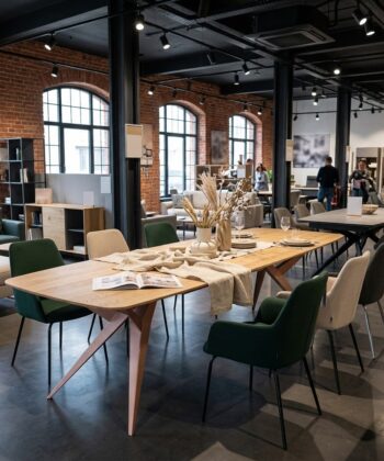 TRENTINO Extending Oval Dining Table in Premium Laminate with Spider Metal Base (160-236 × 90 × 76 cm)
