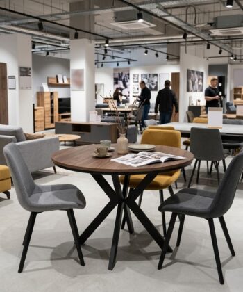 NOVARA Cashmere Round Extending Dining Table with Powder-Coated Steel Pedestal Base (90-128 × 90 × 76 cm)