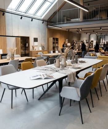 TRENTINO Industrial Oak Extending Dining Table with Matte Black Steel Base (180-480 × 100 × 76 cm)